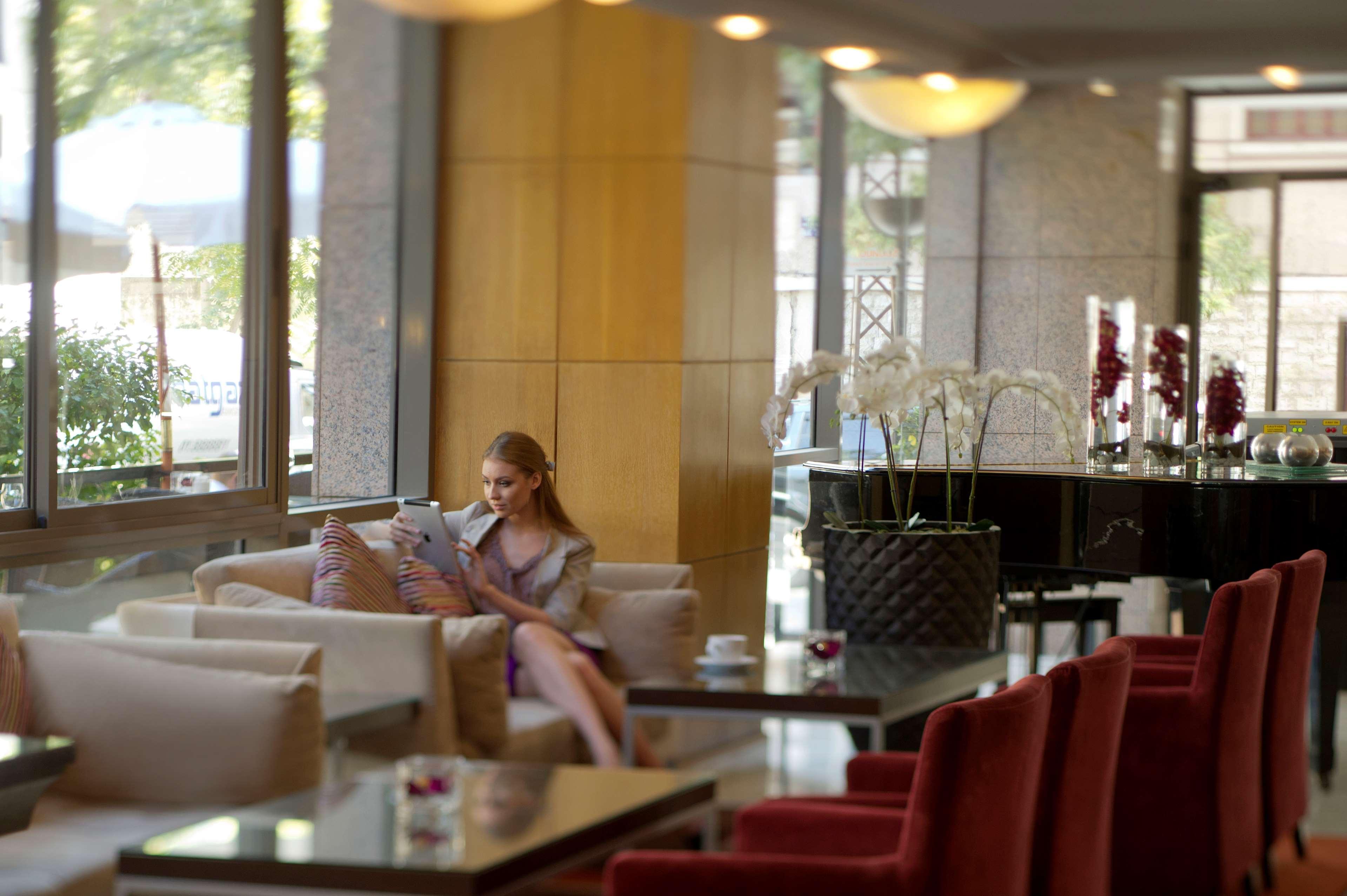 Hotel Radisson Blu Martinez Bejrút Exteriér fotografie Lobby