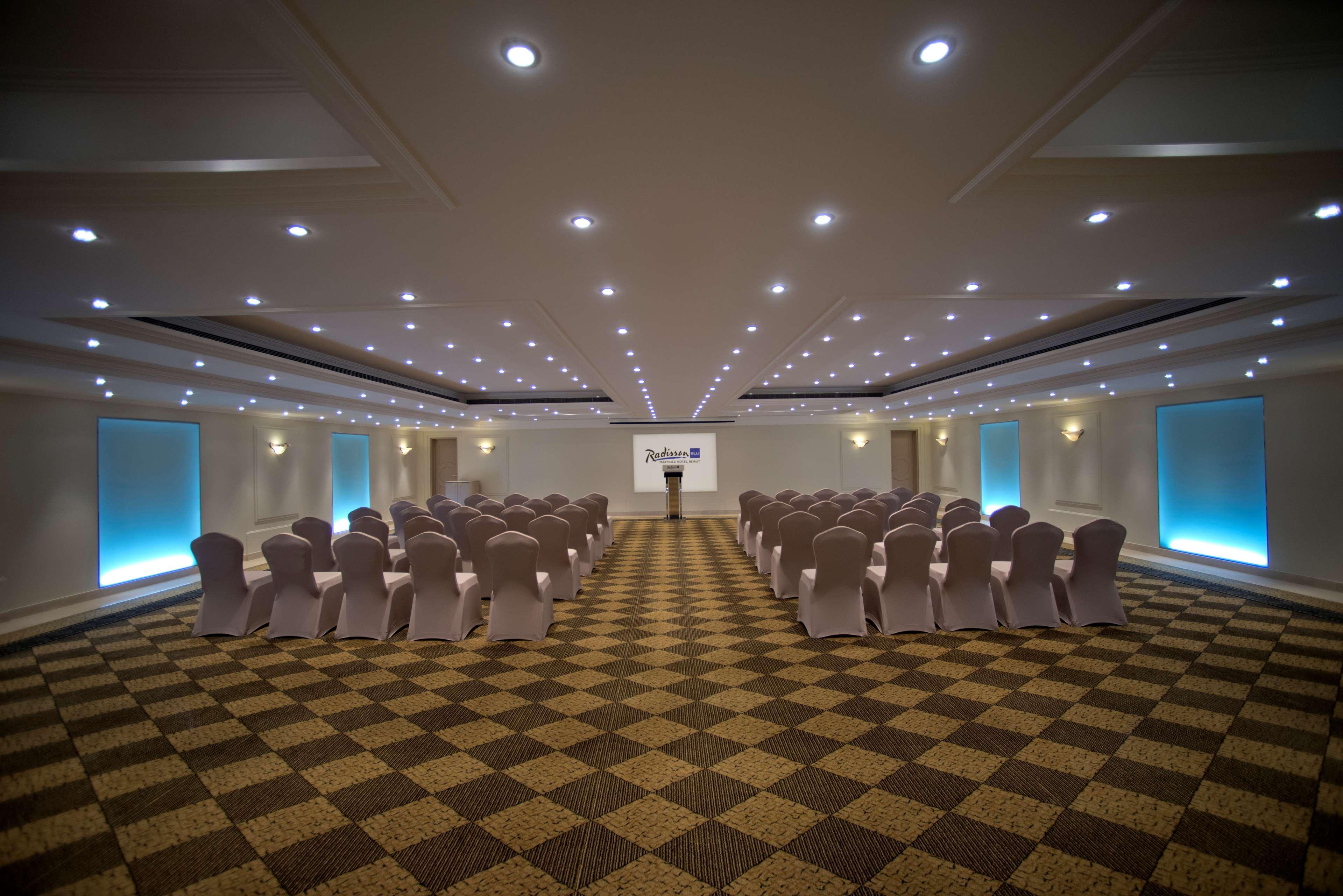 Hotel Radisson Blu Martinez Bejrút Exteriér fotografie The ballroom at the hotel