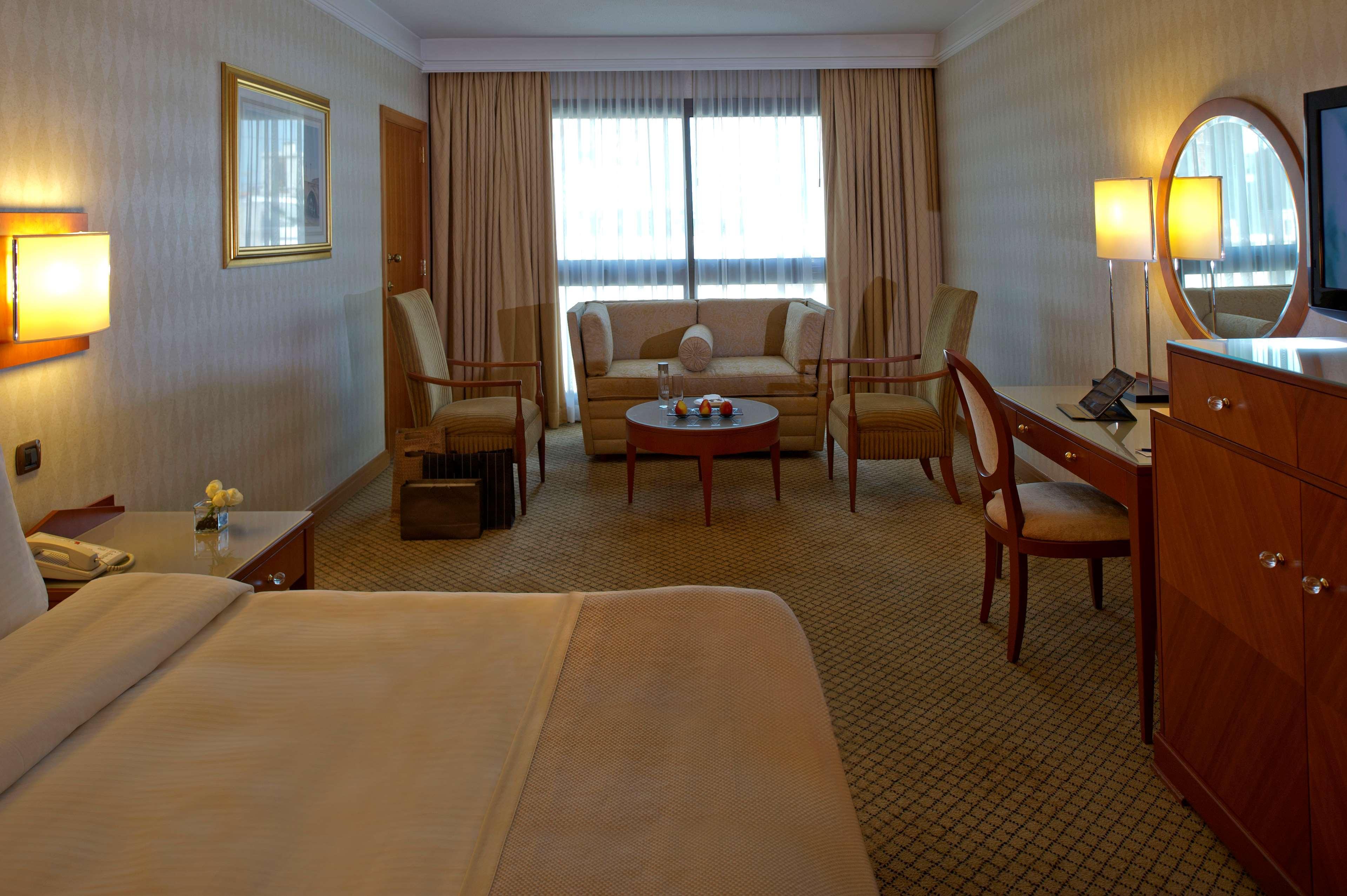 Hotel Radisson Blu Martinez Bejrút Exteriér fotografie A room at the hotel