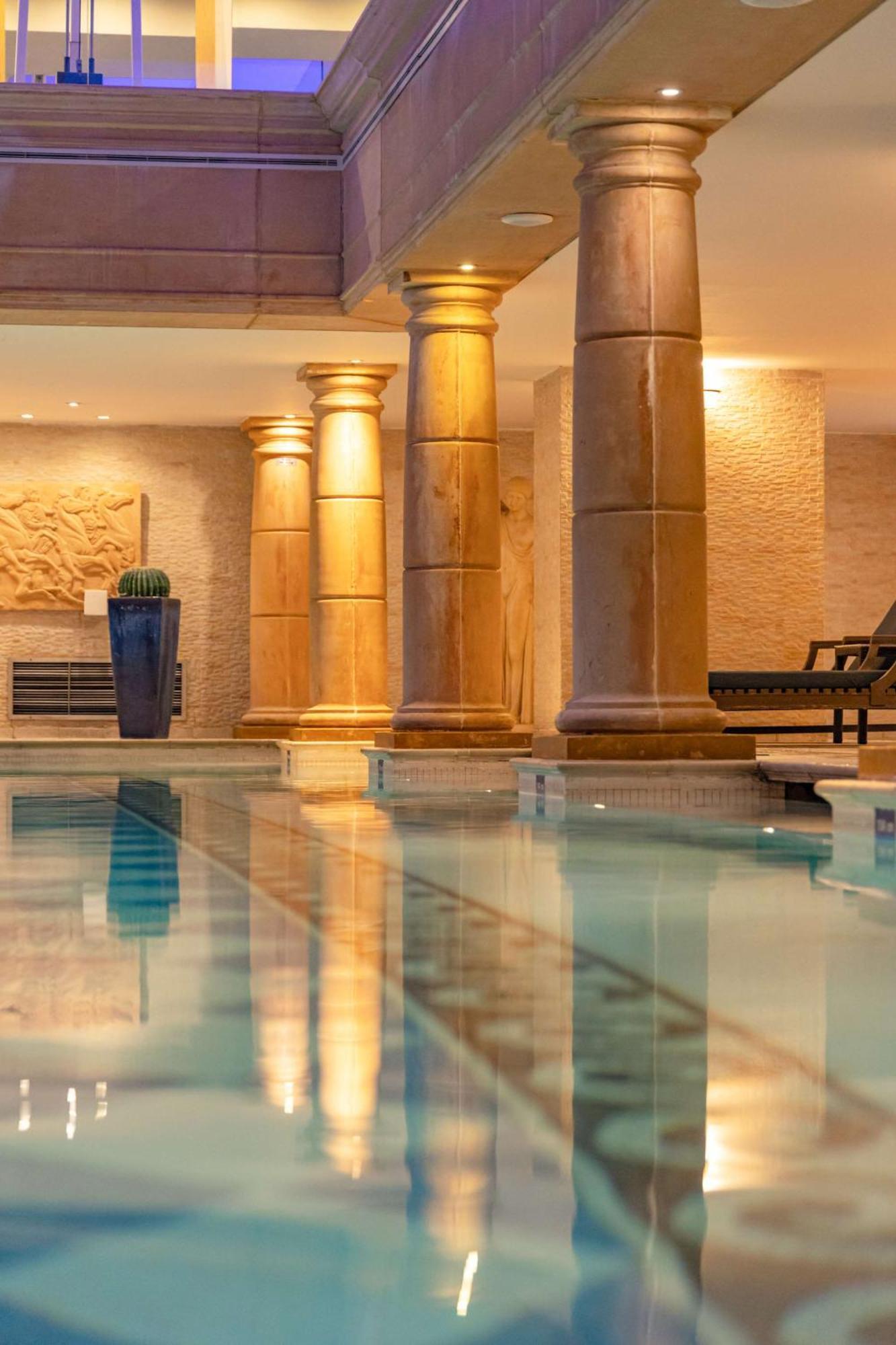 Hotel Radisson Blu Martinez Bejrút Exteriér fotografie The swimming pool at the hotel