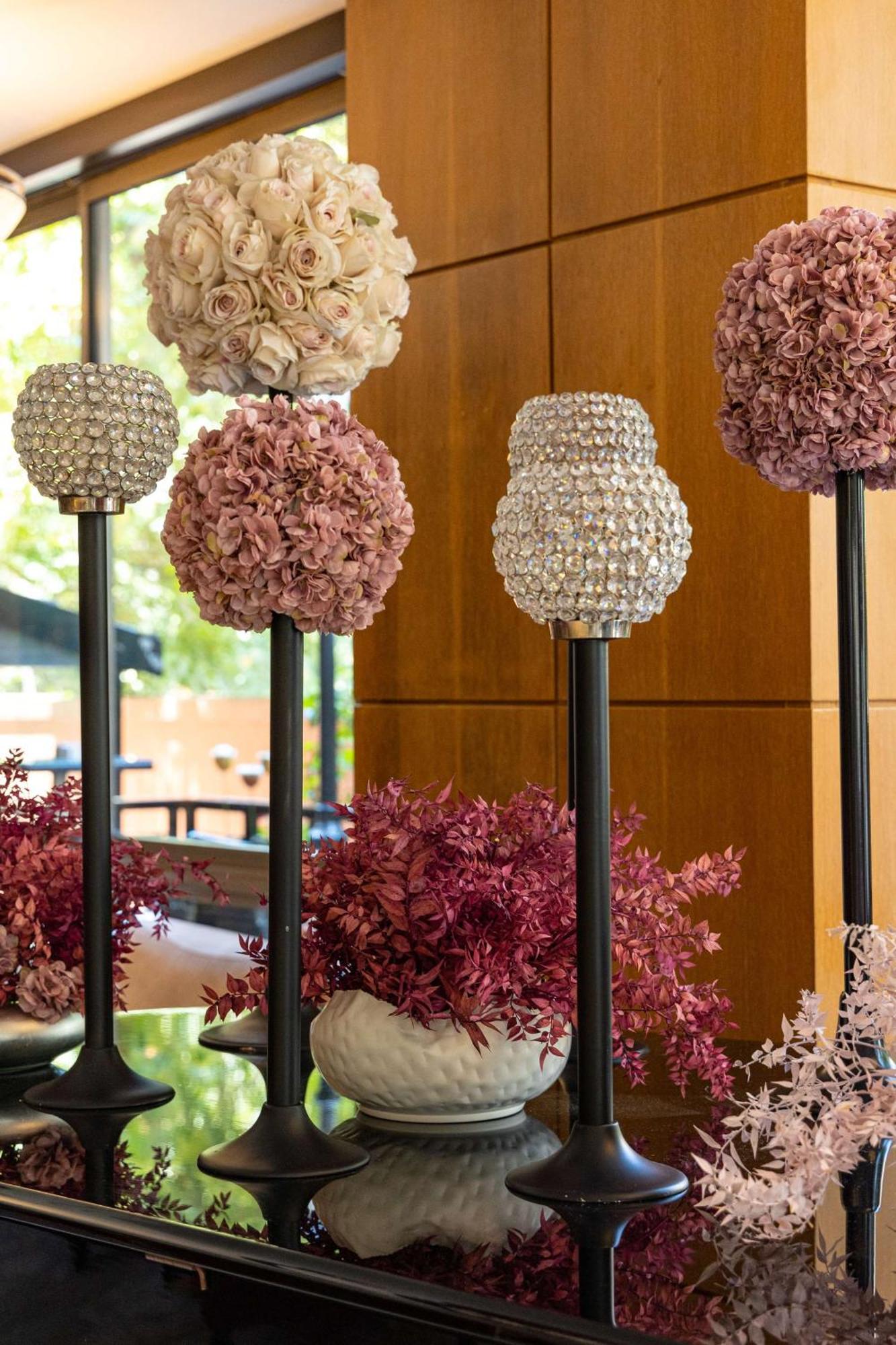 Hotel Radisson Blu Martinez Bejrút Exteriér fotografie Flower balls