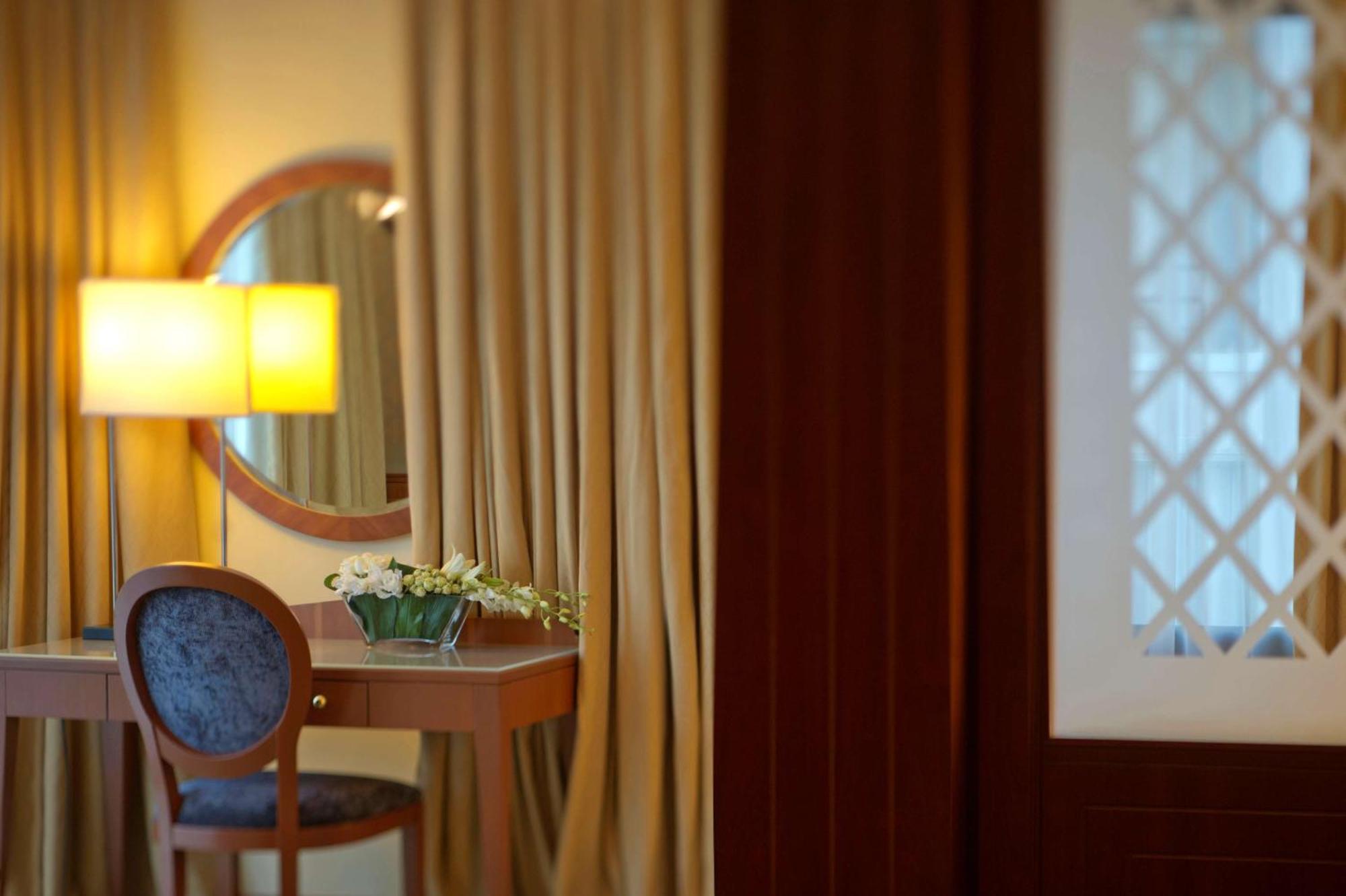 Hotel Radisson Blu Martinez Bejrút Exteriér fotografie A room at the hotel
