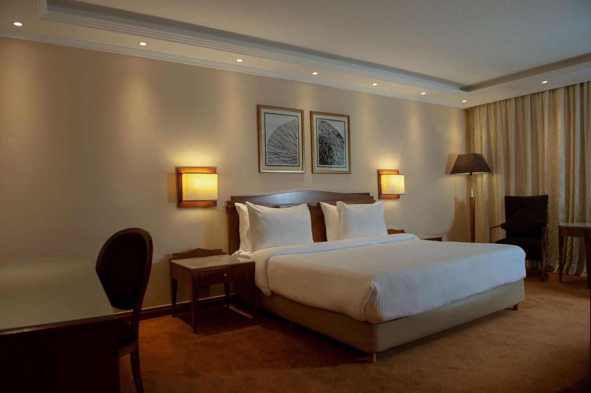 Hotel Radisson Blu Martinez Bejrút Exteriér fotografie A room at the hotel