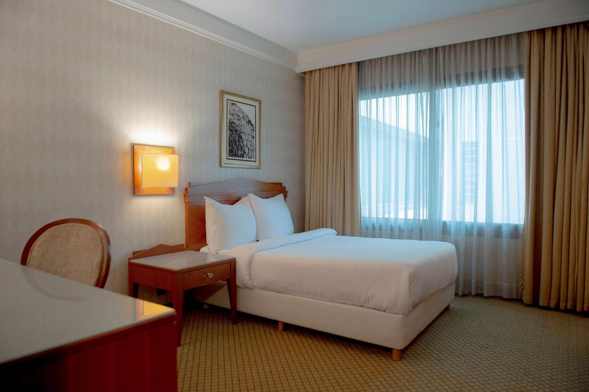 Hotel Radisson Blu Martinez Bejrút Exteriér fotografie A room at the hotel